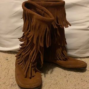 Minnetonka 3 tier moccasin boots